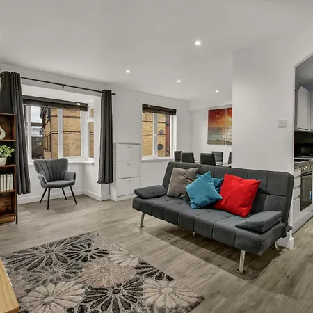 New King Size Bed Apartment With Free Parking